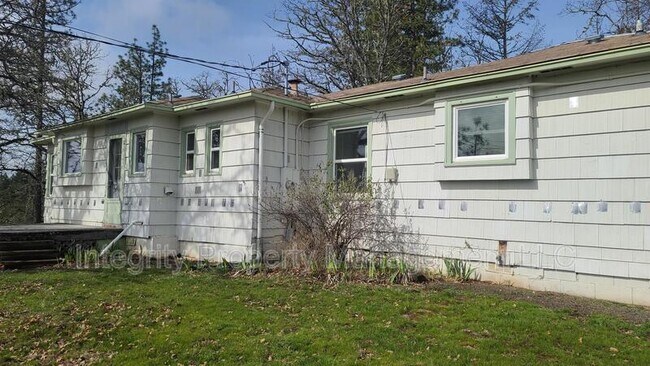 7085 Butte Falls Hwy photo'