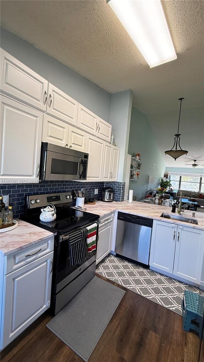 4712 Lucerne Lakes Blvd E in Wellington, FL - Building Photo - Building Photo