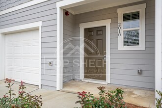 2010 Ayla Dr in Douglasville, GA - Building Photo - Building Photo