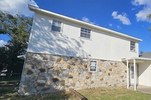 406 N Denny St in Howe, TX - Building Photo