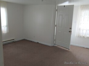 923 Windsor Ave, Unit 3 in Bristol, TN - Foto de edificio - Building Photo