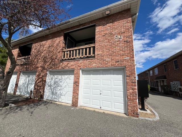 property at 56 Sintsink Dr E