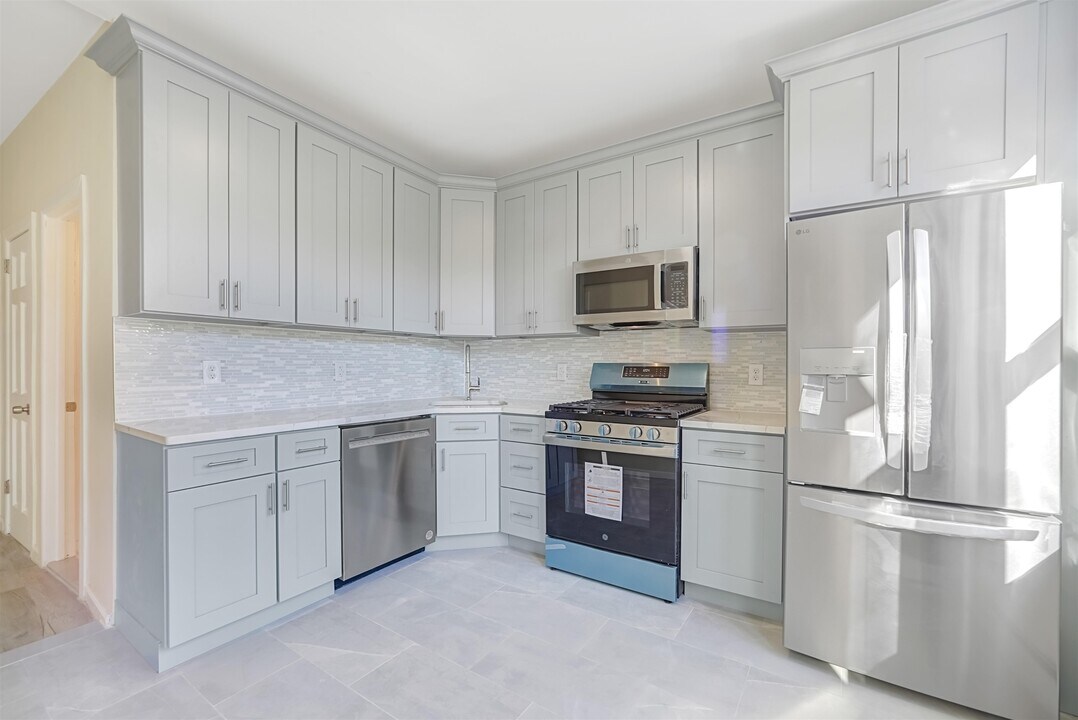 8710 2nd Ave in North Bergen, NJ - Building Photo