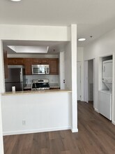 19350 Sherman Way in Los Angeles, CA - Foto de edificio - Building Photo