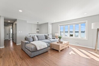 445 S Riverside Dr in Neptune City, NJ - Foto de edificio - Building Photo