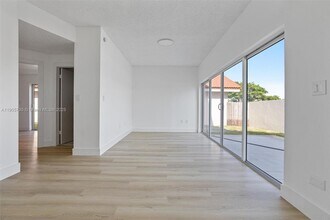 8501 NW 191st St in Hialeah, FL - Building Photo - Building Photo