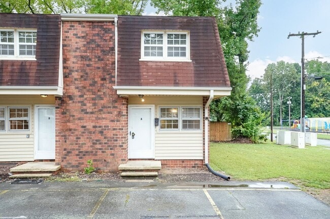 718 Shawnee Dr in Burlington, NC - Foto de edificio - Building Photo