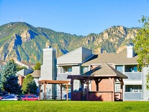 Mountain View in Colorado Springs, CO - Foto de edificio - Building Photo