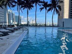 325 S Biscayne Blvd, Unit 921 in Miami, FL - Foto de edificio - Building Photo
