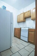 West 184th Street, Unit 1W2 in New York, NY - Foto de edificio - Building Photo