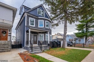 911 Monroe Ave in Elizabeth, NJ - Building Photo - Building Photo