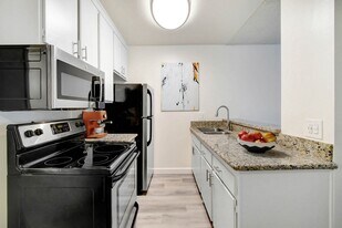 Mon Leon in Northridge, CA - Building Photo