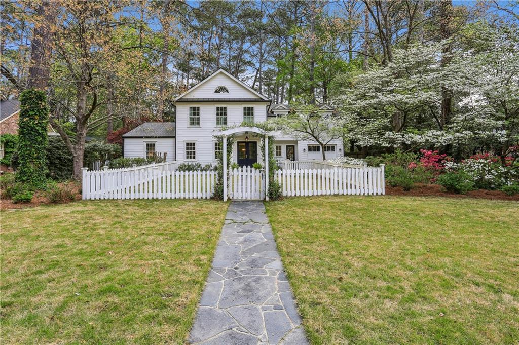 2415 Oldfield Rd NW in Atlanta, GA - Foto de edificio