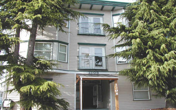 Stoneway Apartments in Seattle, WA - Building Photo - Building Photo