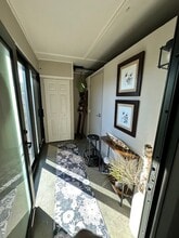 217 NW 39th St in Oakland Park, FL - Foto de edificio - Building Photo