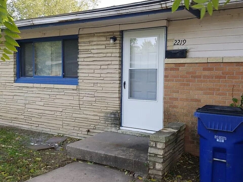 2219 S Water St in Wichita, KS - Building Photo