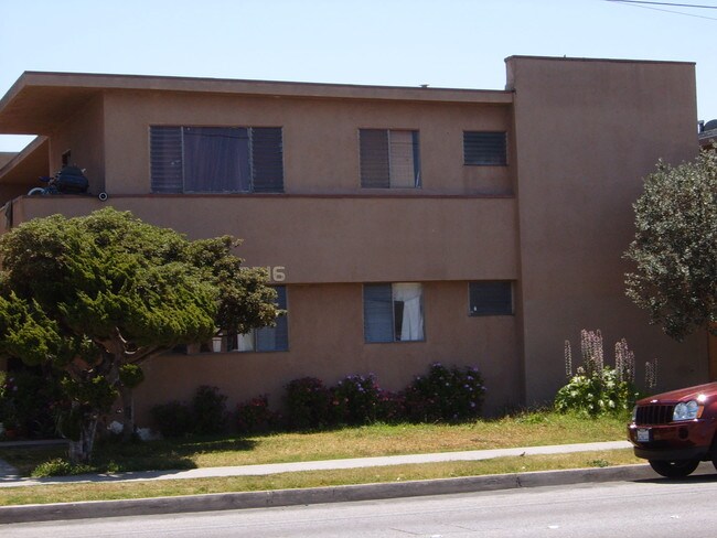 12316 Inglewood Ave in Hawthorne, CA - Foto de edificio - Building Photo