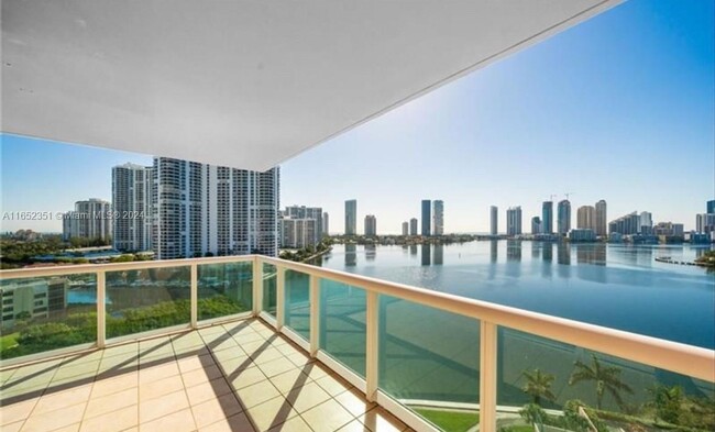 3370 Hidden Bay Dr, Unit 1203 in Aventura, FL - Foto de edificio - Building Photo