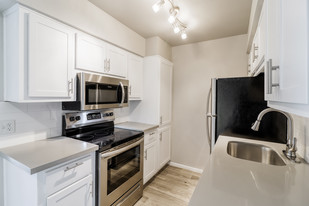 LUMINA ON 19th APARTMENTS