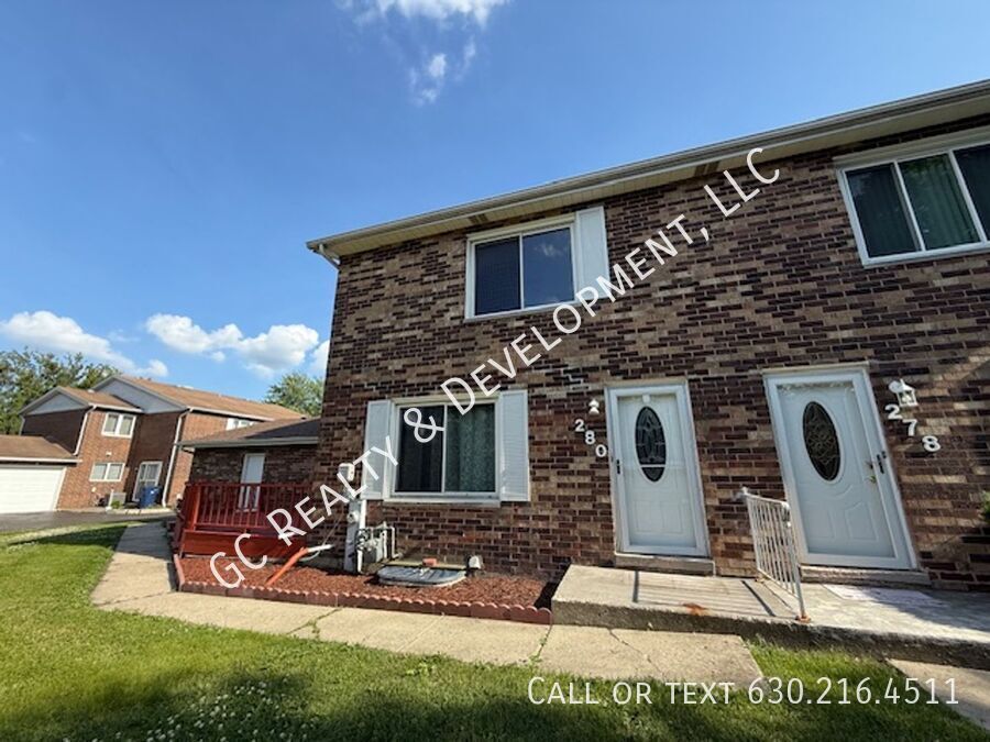 280 Paddock Cir in Glendale Heights, IL - Building Photo