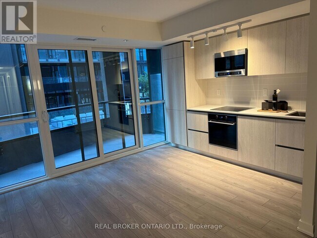 110 Broadway Ave in Toronto, ON - Building Photo - Building Photo