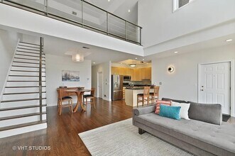 816 W Hubbard St in Chicago, IL - Building Photo - Building Photo