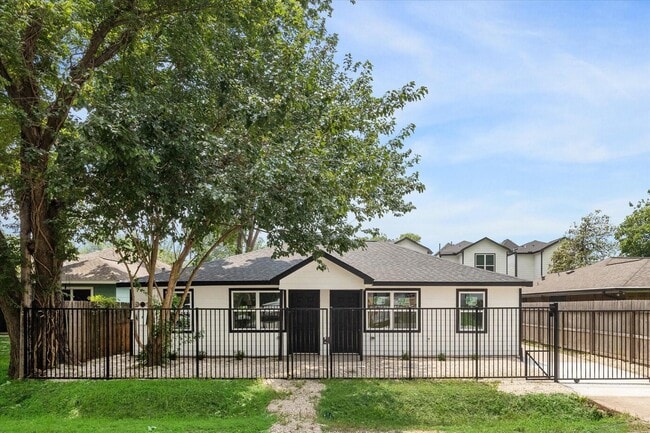 property at 306-40th 1/2 E 40th 1/2 St