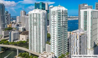41 SE 5th St, Unit 1517 in Miami, FL - Building Photo