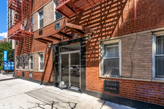 305 E 83rd St in New York, NY - Building Photo - Building Photo