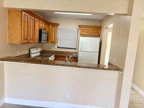 1545 Lake Crystal Dr, Unit C in West Palm Beach, FL - Foto de edificio - Building Photo