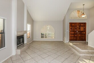 6934 W Kristal Way in Glendale, AZ - Foto de edificio - Building Photo