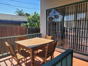 811 Highland Ave in Duarte, CA - Building Photo - Building Photo
