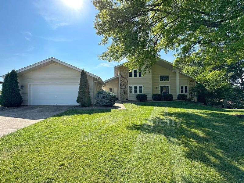 21 Rosette Ct in Lake St. Louis, MO - Foto de edificio