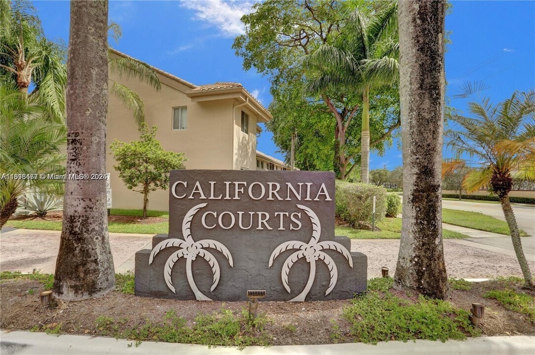 16356 Malibu Dr in Weston, FL - Foto de edificio