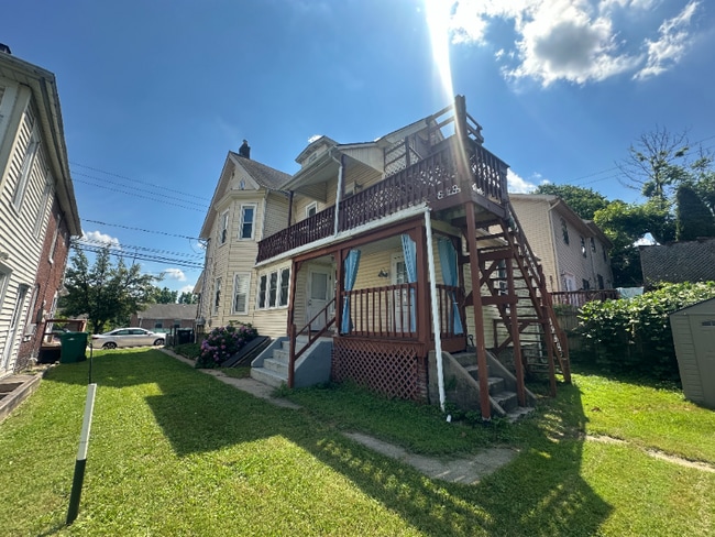 328 Spring St in Bethlehem, PA - Foto de edificio - Building Photo