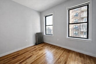 87 Post Ave, Unit 51 in New York, NY - Building Photo - Building Photo
