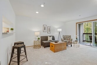 23335 Cedar Way, Unit B102 in Mountlake Terrace, WA - Building Photo - Building Photo