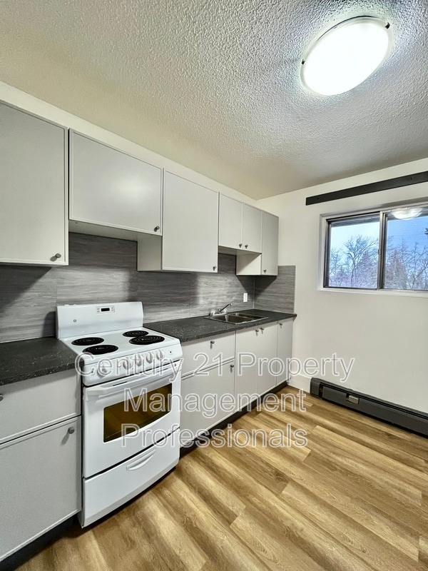 12708 90 St NW in Edmonton, AB - Building Photo - Building Photo