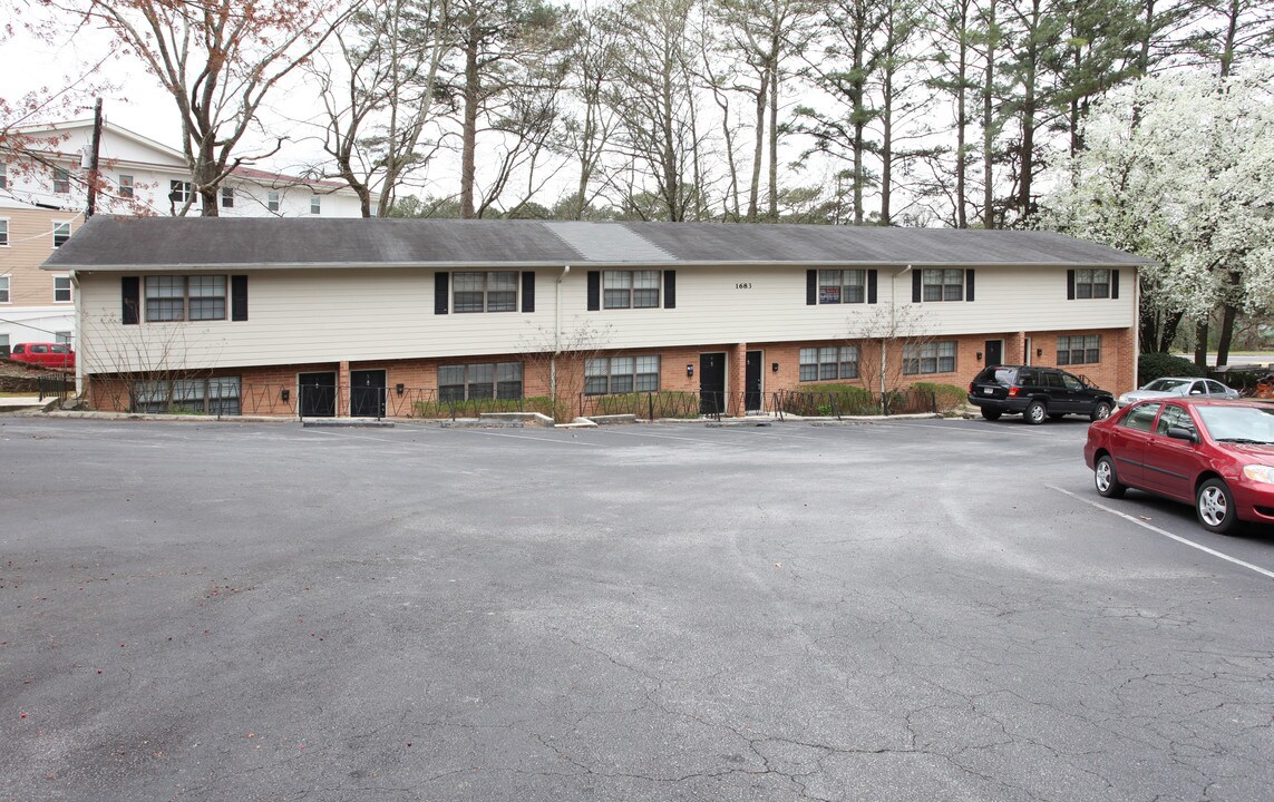 Royal Emory Apartments in Atlanta, GA - Building Photo