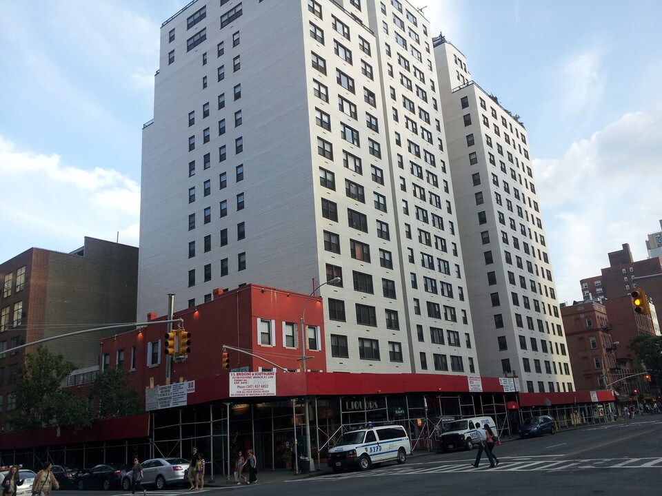 284 Third Ave in New York, NY - Building Photo