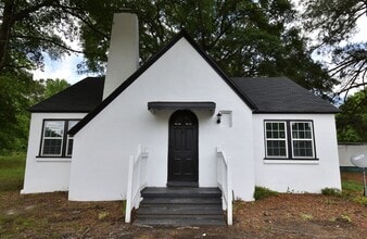 4136 Sunset Ave in Rocky Mount, NC - Building Photo - Building Photo