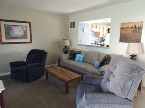 408 Knollwood Rd, Unit 1 in Millersville, PA - Building Photo - Building Photo