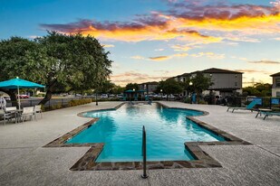 Laurel Canyon Apartments in San Antonio, TX - Building Photo