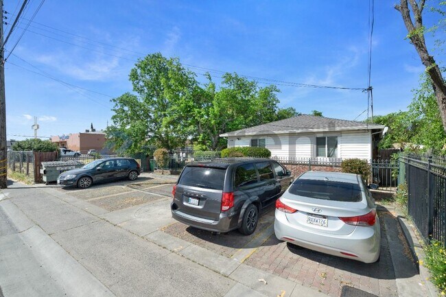 2749 Fairfield St in Sacramento, CA - Building Photo - Building Photo