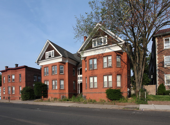 12-14 Lincoln St in New Britain, CT - Foto de edificio - Building Photo