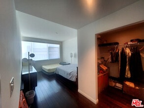 3785 Wilshire Blvd in Los Angeles, CA - Building Photo - Building Photo