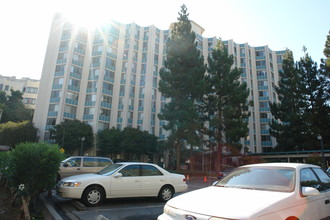 Westlake Christian Terrace East in Oakland, CA - Foto de edificio - Building Photo