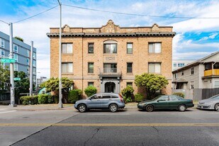 Davison Apartments in Seattle, WA - Building Photo