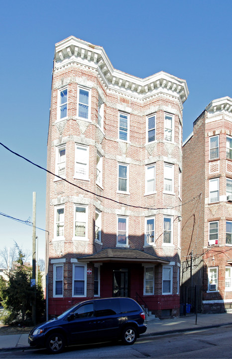 13 Knowles St in Yonkers, NY - Building Photo