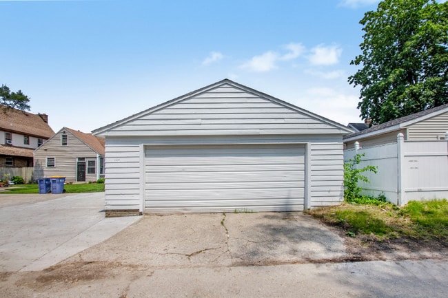 1024 Burton St SE in Grand Rapids, MI - Building Photo - Building Photo